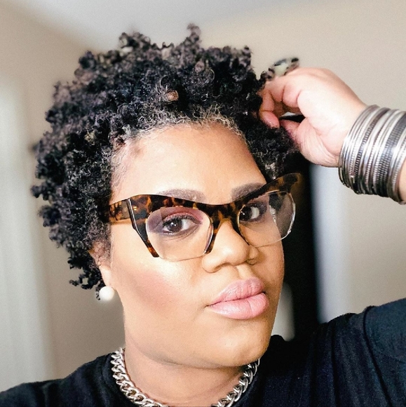 Beautiful frame of eyeglasses pays special attention to comfort. - Picture 8 of 12